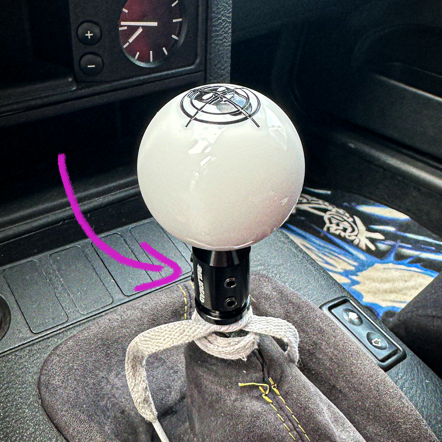 UNIVERSAL SHIFT KNOB ADAPTER